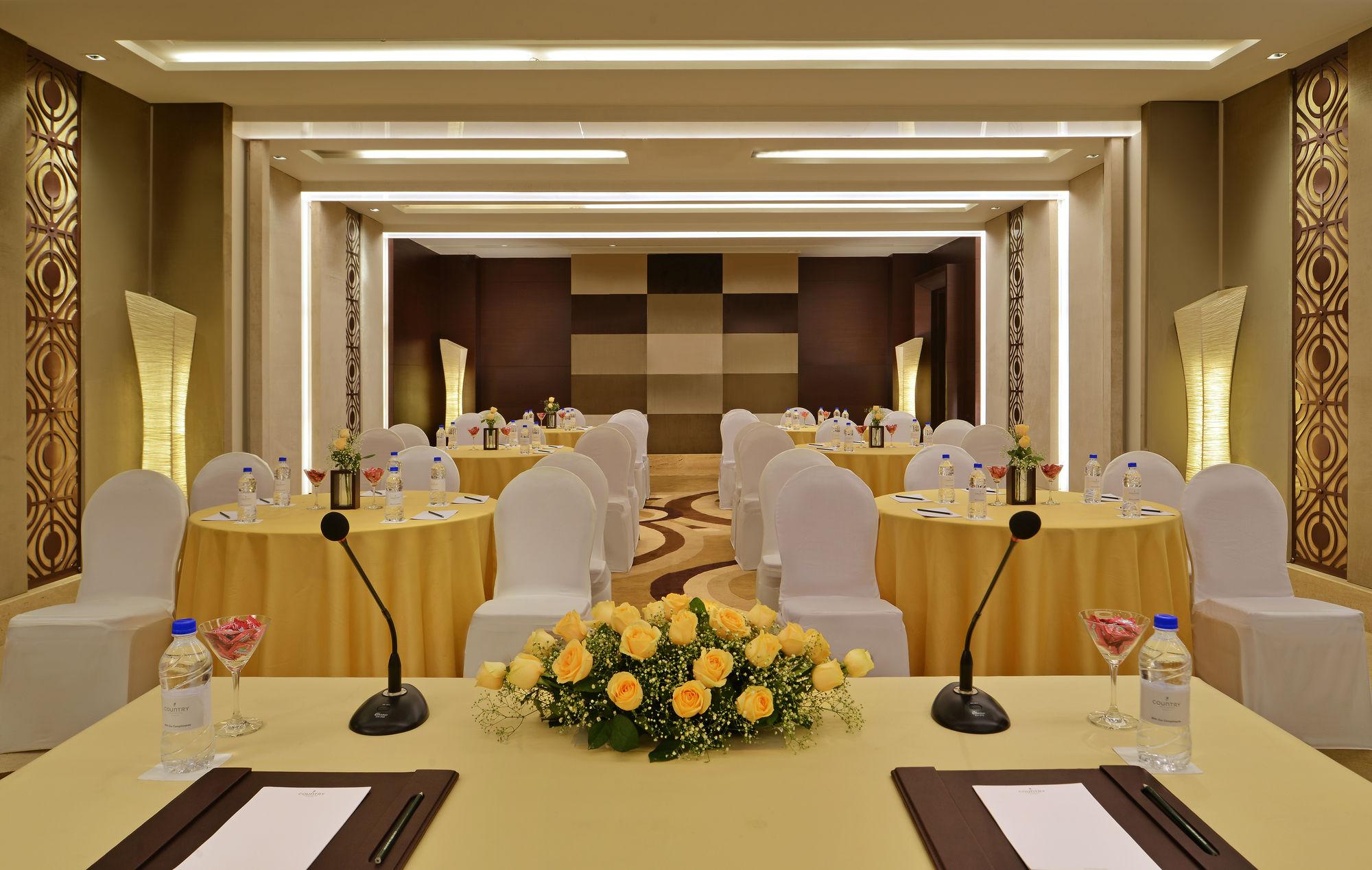 Hotel Country & By Radisson, Hebbal Road